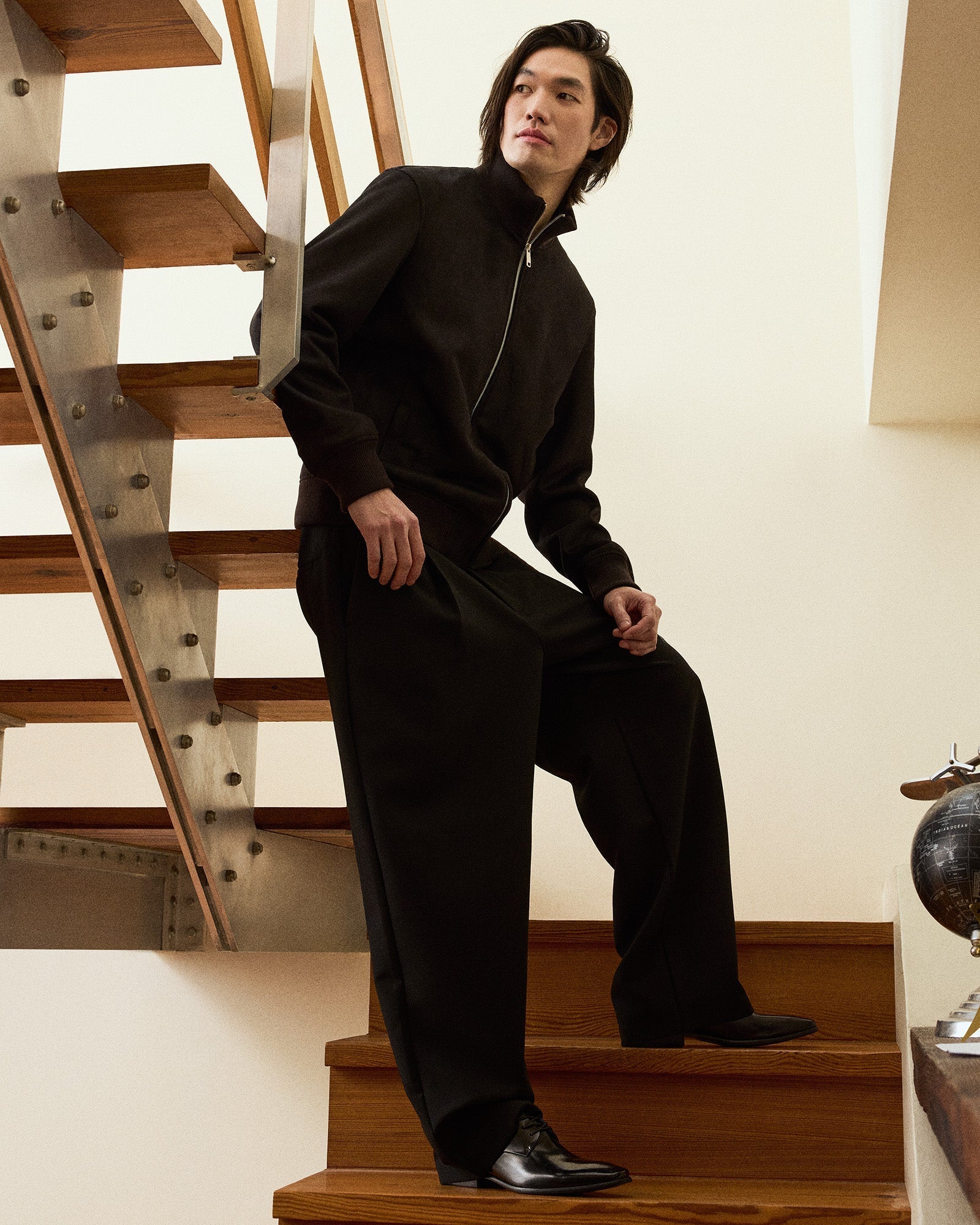 GEMARI BLACK LEATHER - SM REBOOTED