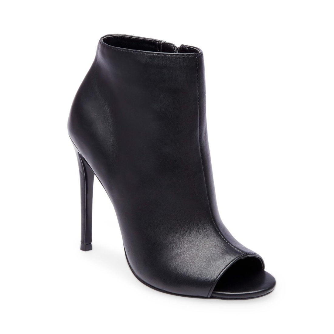 KICKING BLACK LEATHER - SM REBOOTED